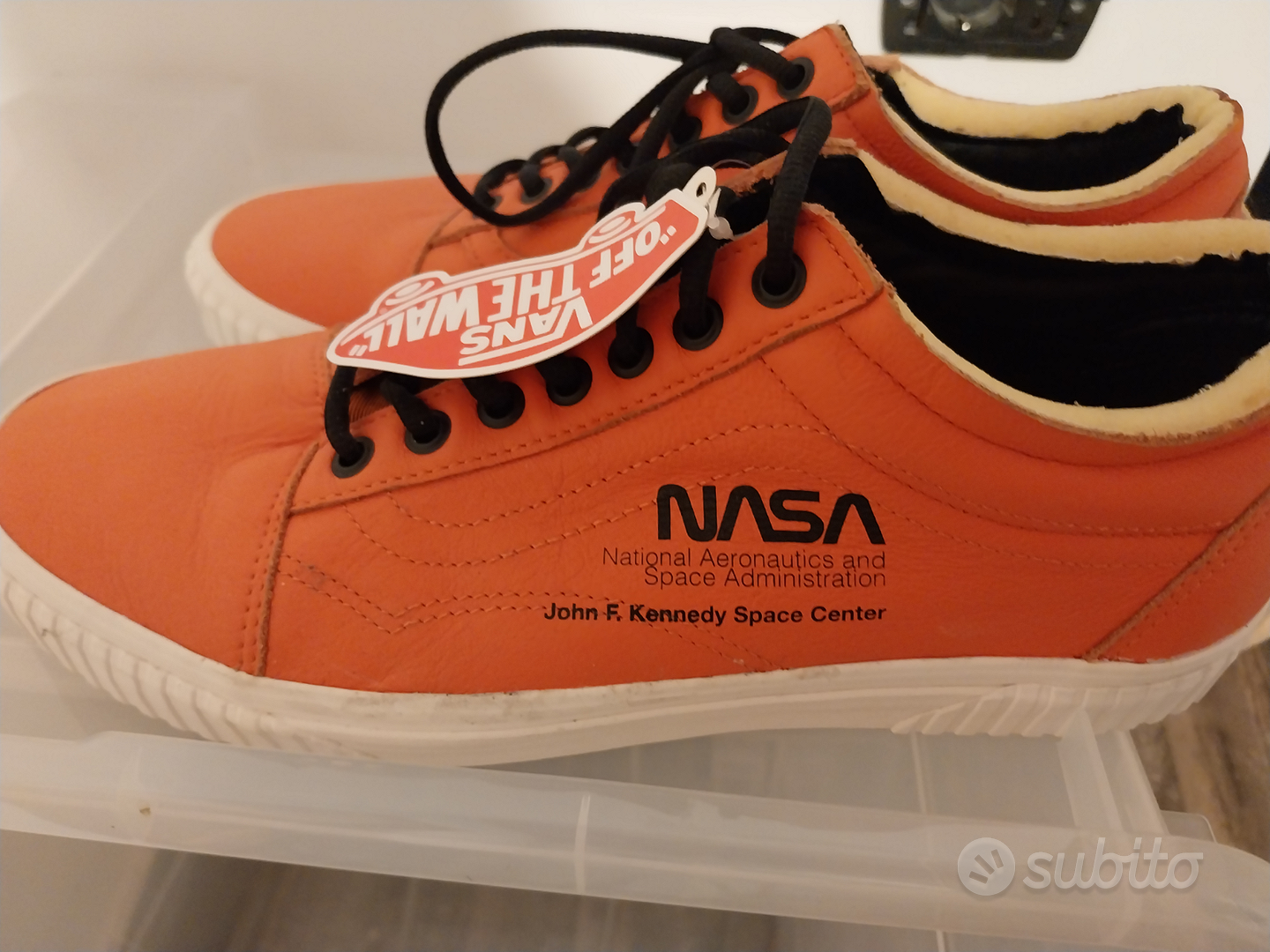 Vans on sale nasa arancione