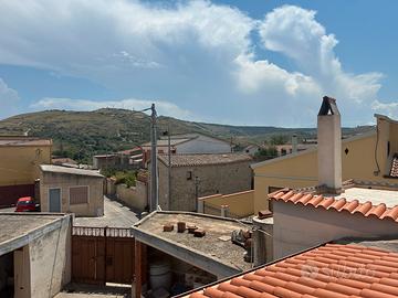 Casa in pietra nel cuore della Marmilla