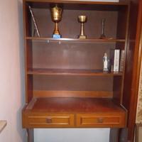 libreria con scrivania in legno