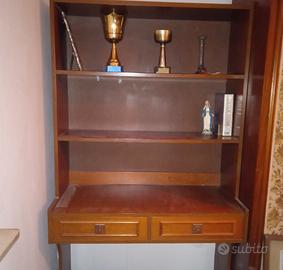 libreria con scrivania in legno