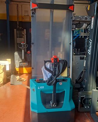 Stoccatore elettrico con batteria al litio 1200kg