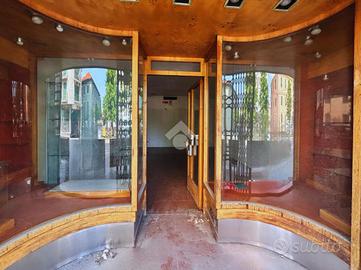 NEGOZIO A SERRAVALLE SCRIVIA