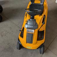 trattorino rasaerba Stiga