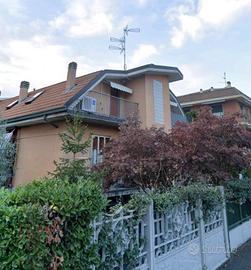 Villa di 300 m² con più di 5 locali e box auto dop