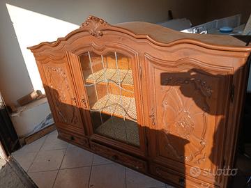 mobile antico con vetro piombato