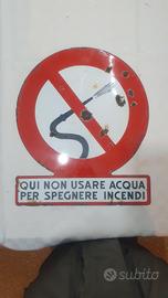 Cartello antincendio i ferro smaltato anni '50
