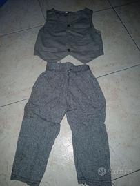Set composto da gilet e pantaloni grigi da ragazzo