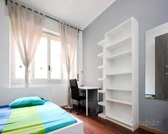 Stanza in appartamento di 253 m² a Milano