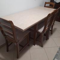 tavolo in arte povera con sedie 