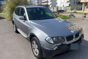 BMW X3 3.0d - portellone posteriore danneggiato