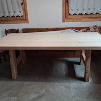 tavolo in legno massiccio 