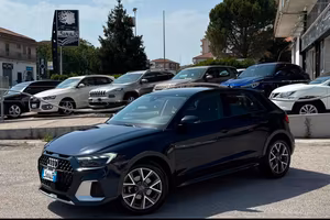 A1 Citycarver 30 1.0 tfsi Identity Contrast 116cv 