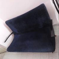 Divano, poltrone e puffo blu velluto