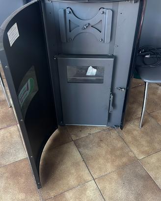 Termo stufa idro 24KW a Pellet Modello UNGARO