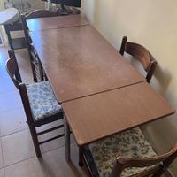 Tavolo estendibile + 4 sedie in legno
