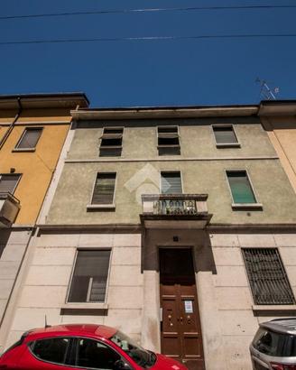 2 LOCALI A MILANO