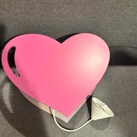 Lampadario a forma di cuore rosa