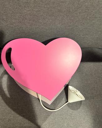 Lampadario a forma di cuore rosa