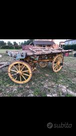 Carro da esterno dipinto a mano