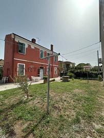 Casa indipendente di 142 m² con 5 locali e posto a