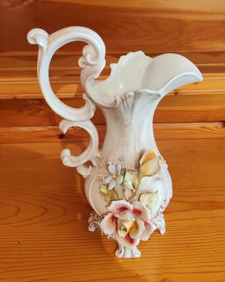 vaso in ceramica con motivo decorativo floreale 