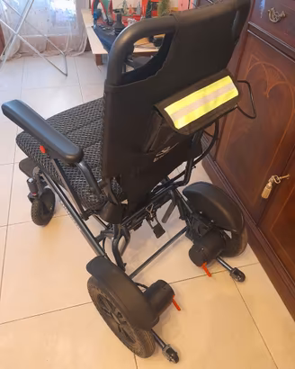 poltrona elettrica per anziani e disabili