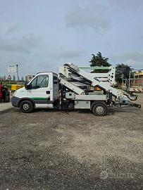 PIATTAFORMA AEREA AUTOCARRATA