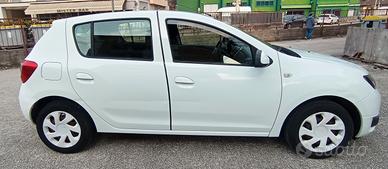 Neopatentati Dacia Sandero gpl 1' versione