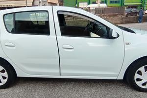 Neopatentati Dacia Sandero gpl 1' versione