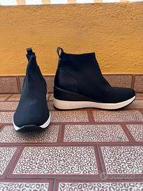 Scarpe Slip On Nere in Tessuto con Zeppa
