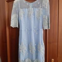 Vestito celeste con pizzo argentato elegante