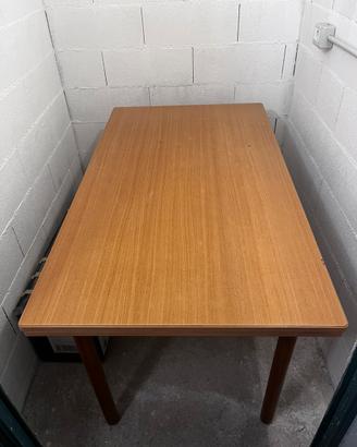 Tavolo allungabile e 6 sedie in legno
