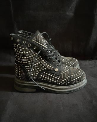 Stivali neri Swish Jeans con borchie e strass