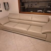 Divano fior di pelle