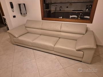 Divano fior di pelle