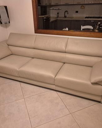 Divano fior di pelle