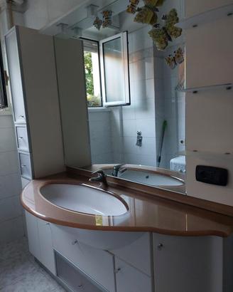 Mobile da bagno completo con lavabo