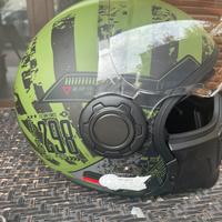 Casco jet con mentoniera estraibile