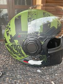 Casco jet con mentoniera estraibile