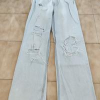 Jeans strappati a gamba larga