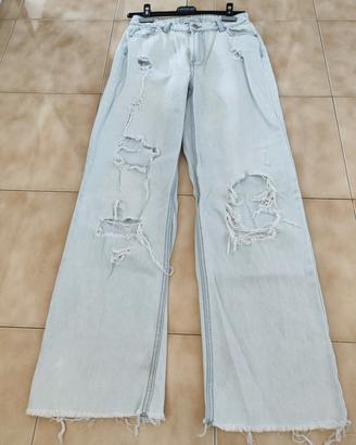 Jeans strappati a gamba larga