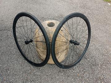 2 cerchi fulcrum in alluminio con copertura