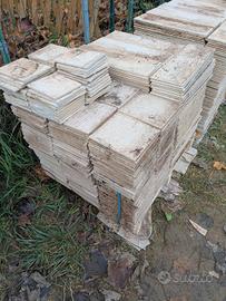 2 Bancali di piastrelle di tre tipologie 