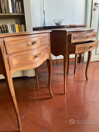 Graziosi comodini stile Chippendale