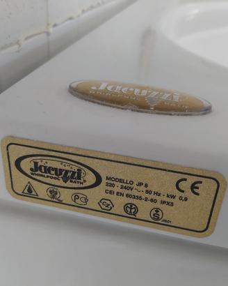 vasca idromassaggio jacuzzi