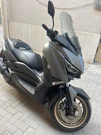 XMAX 300