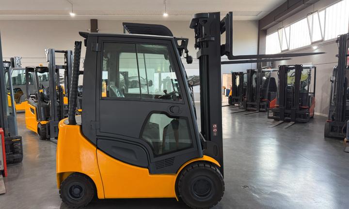 CARRELLO ELEVATORE DIESEL JUNGHEINRICH 20 QUINTALI