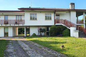 Villa bifamiliare con giardino vicino palmanova
