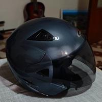 Casco con chiusura antishock