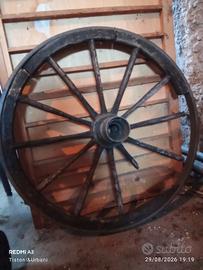 Ruota di carro antica